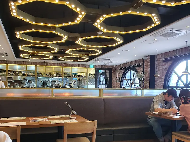 매장 내부 인테리어