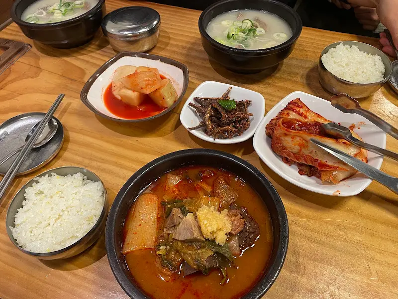 따로국밥과 꼬리곰탕 한상차림