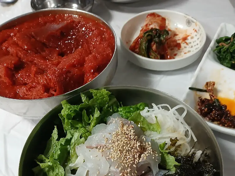 푸짐한 물회 한 상 차림