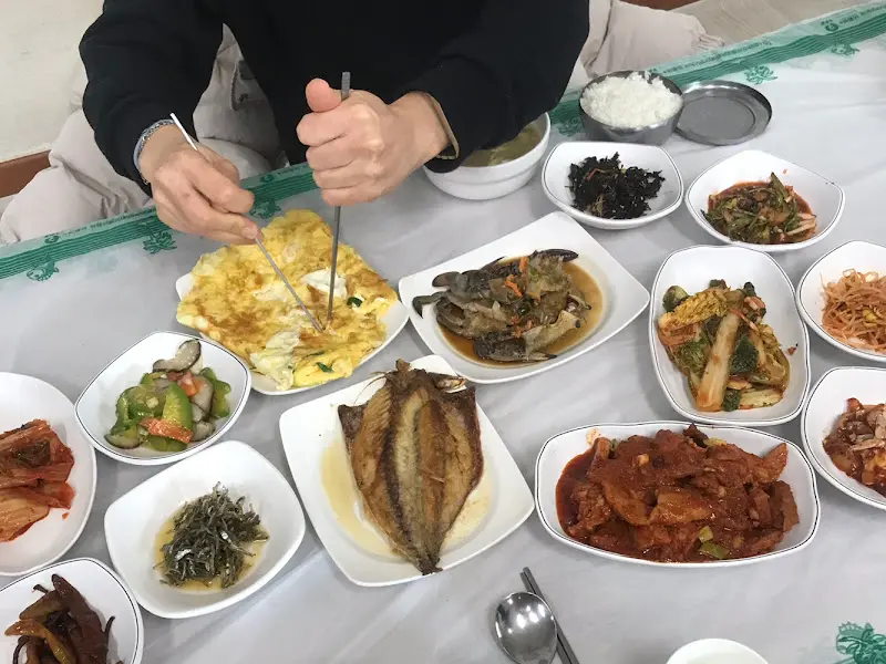 다채로운 반찬들