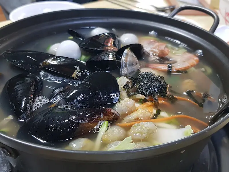 푸짐한 해물칼국수