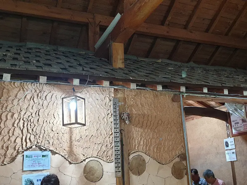 정겨운 분위기의 식당 내부