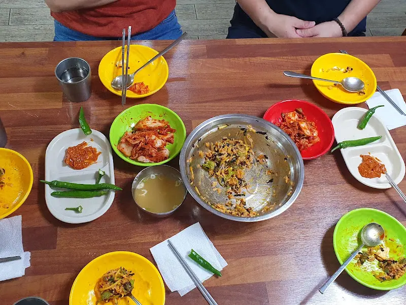 논산칼국수 식사 장면