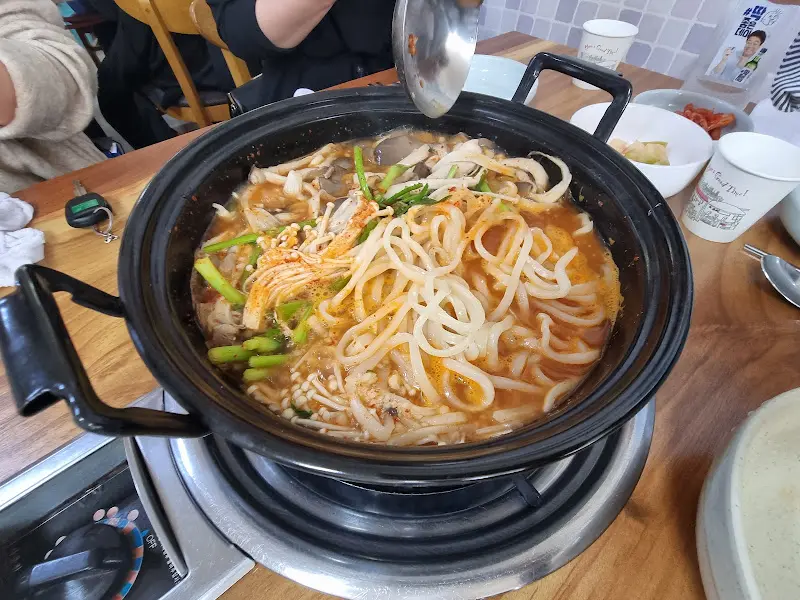 칼국수 사리 투하