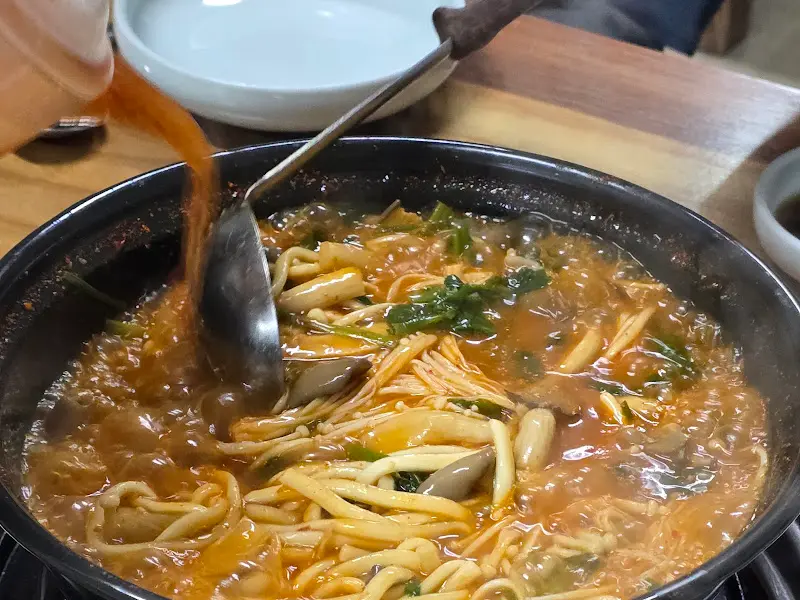 매운탕 재료 투하