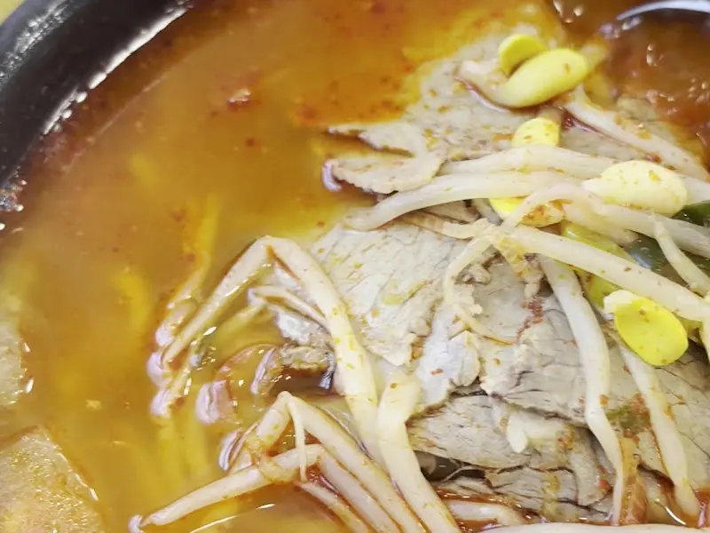 소고기 국밥의 든든한 건더기