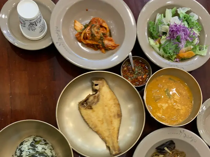 정갈하게 차려진 한 상