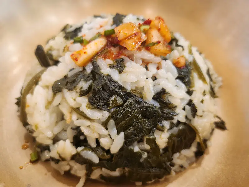 윤기가 흐르는 곤드레밥