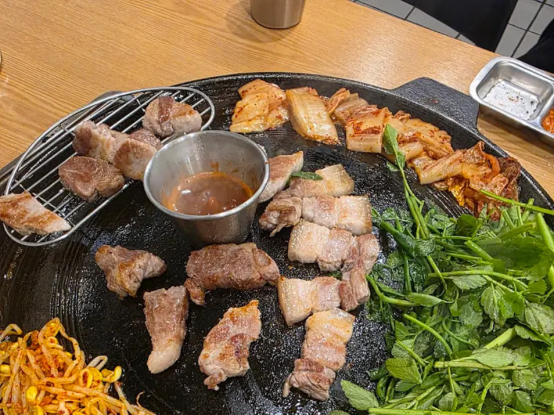 다 구워진 삼겹살