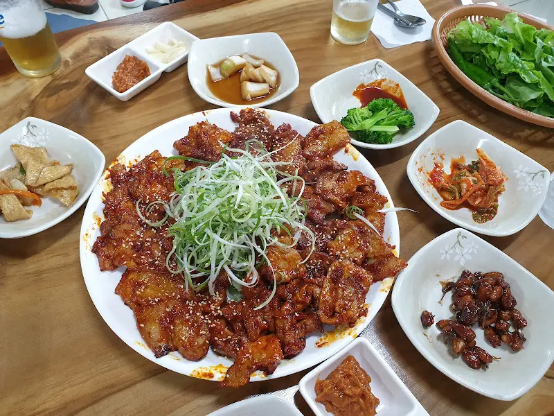 석쇠구이와 다양한 밑반찬