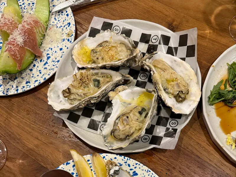 굴과 멜론 프로슈토