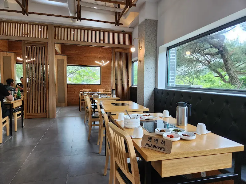 깔끔하고 넓은 내부