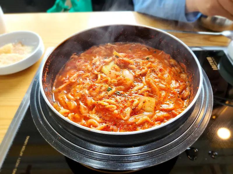 보글보글 끓고 있는 새우탕