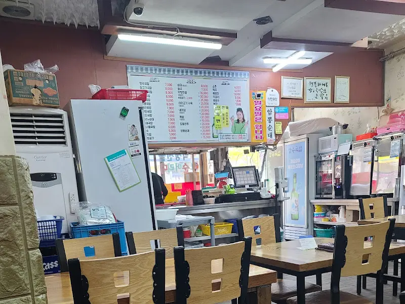장수국밥 내부