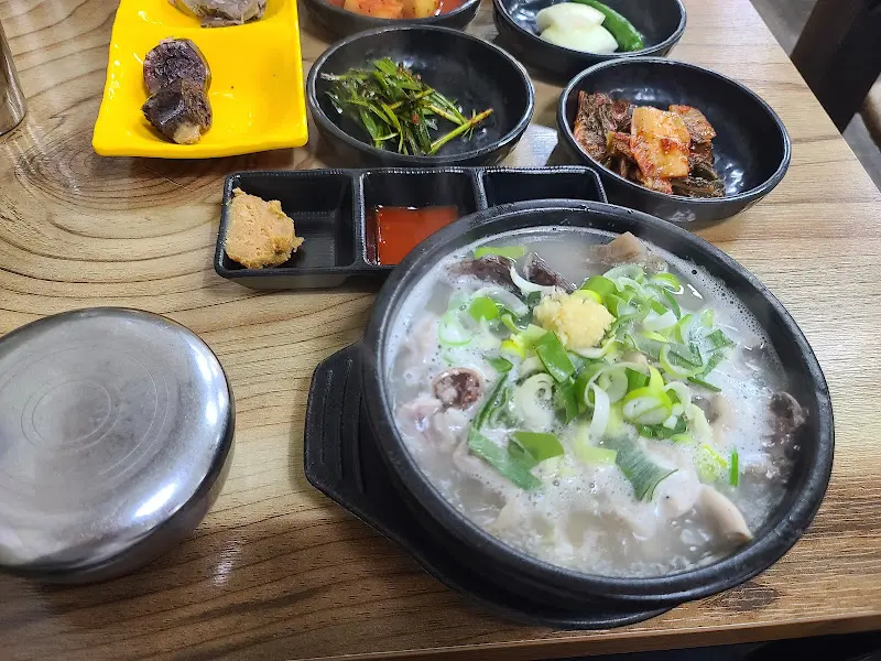 장수국밥 테이블