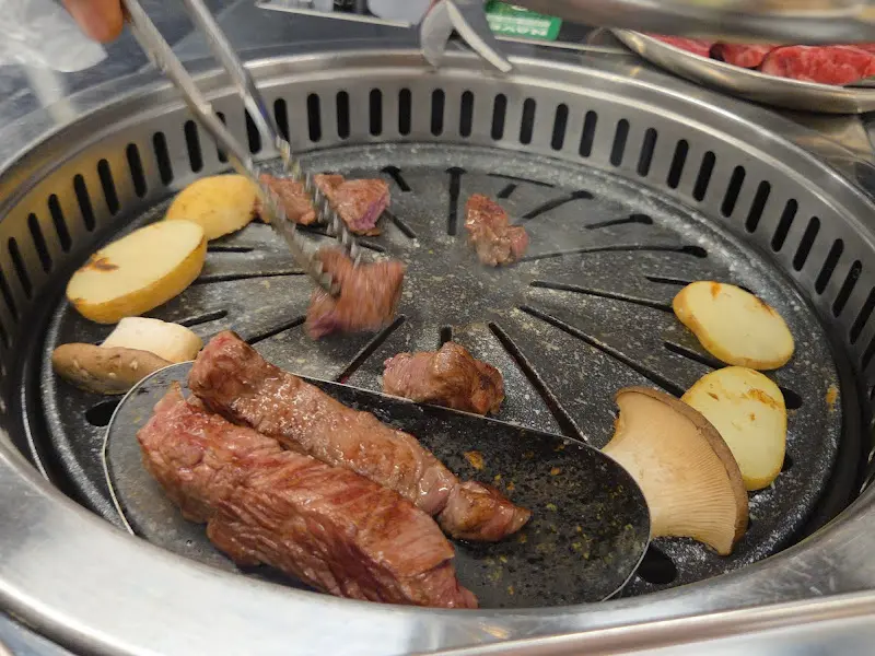 소고기 굽는 모습