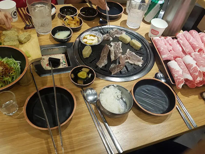 차돌박이와 쫄면