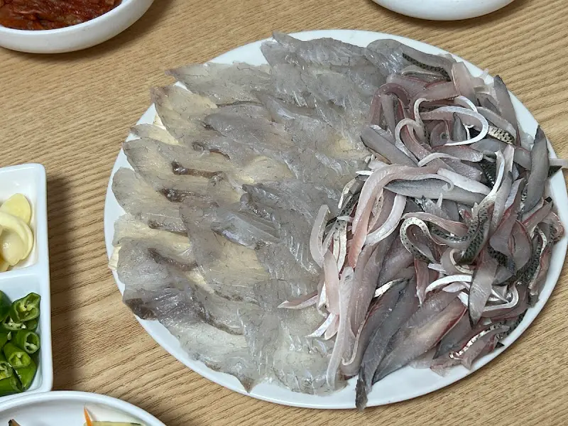 신선한 제철 생선회