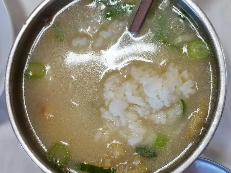 깊고 진한 맛의 황태해장국