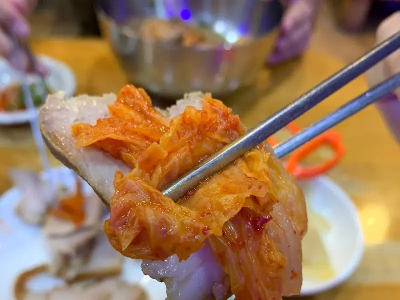 돼지고기 편육과 묵은지