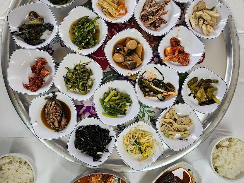 상다리 휘어지는 백반 한 상 차림