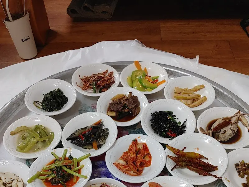 다채로운 반찬들