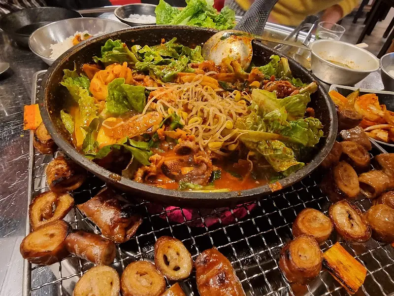 곱창 기름에 볶아 더욱 맛있는 볶음밥