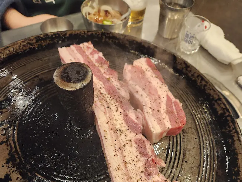 불판 위의 삼겹살