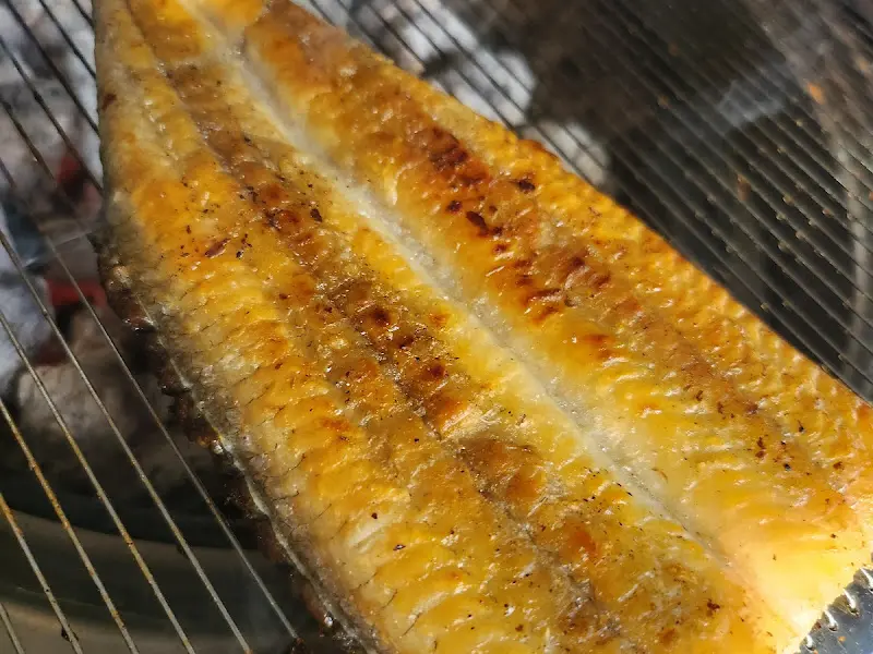 숯불 위에서 익어가는 장어