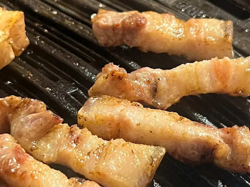 노릇하게 구워진 오겹살