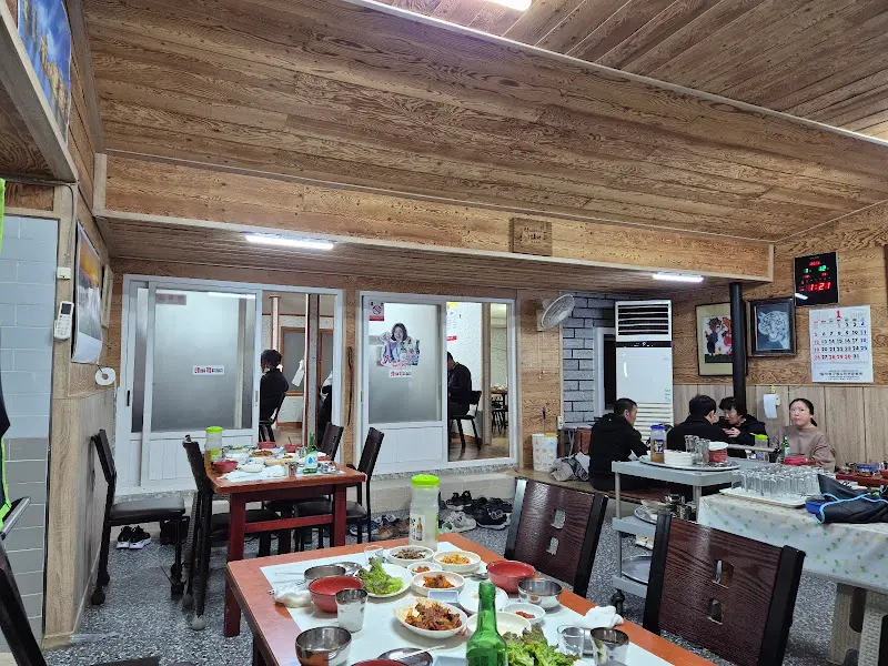 재건식육식당 내부
