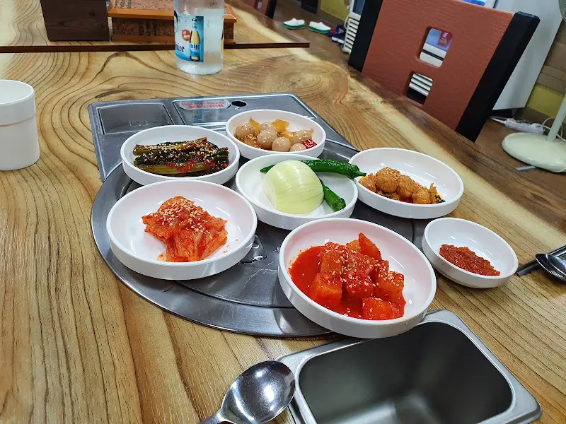 봉산식당 기본 반찬