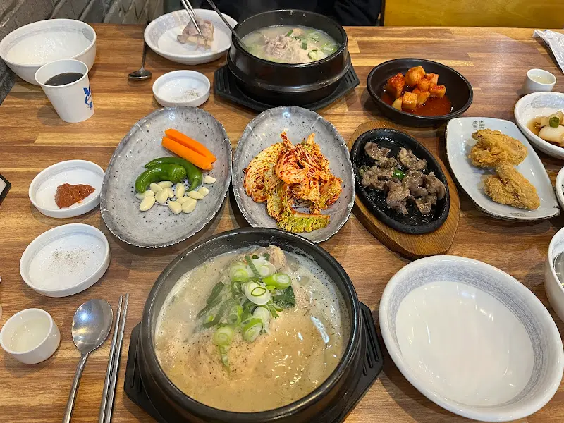 김정옥엄나무삼계탕 한 상 차림