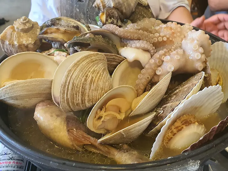 해산물 가득한 전골