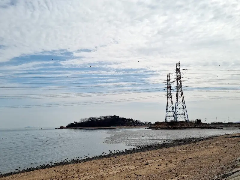 탁 트인 바다와 하늘. 일상의 스트레스를 날려버릴 수 있는 시원한 풍경.