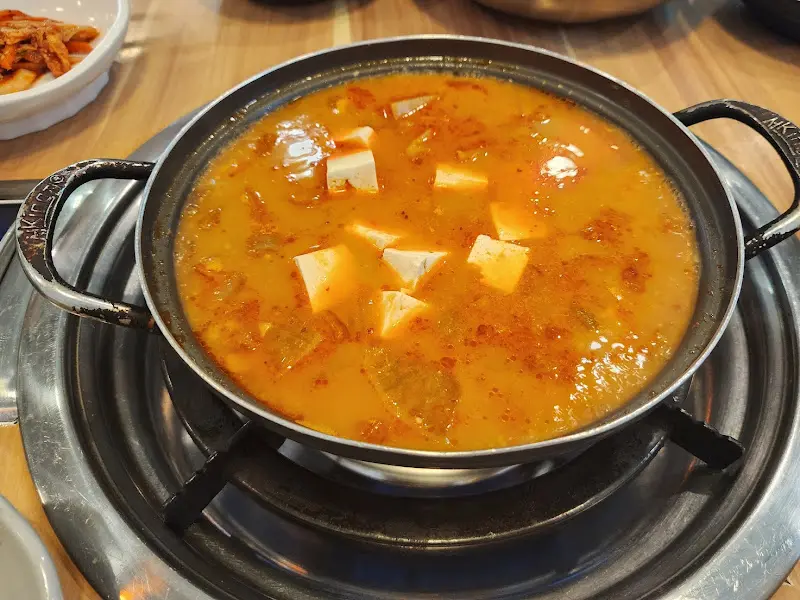 두부가 듬뿍 들어간 청국장