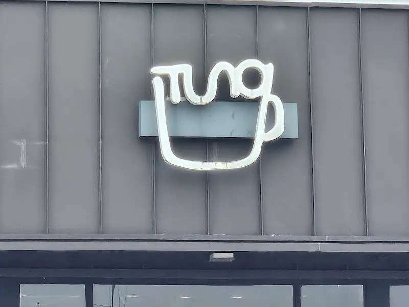 카페 외부 간판