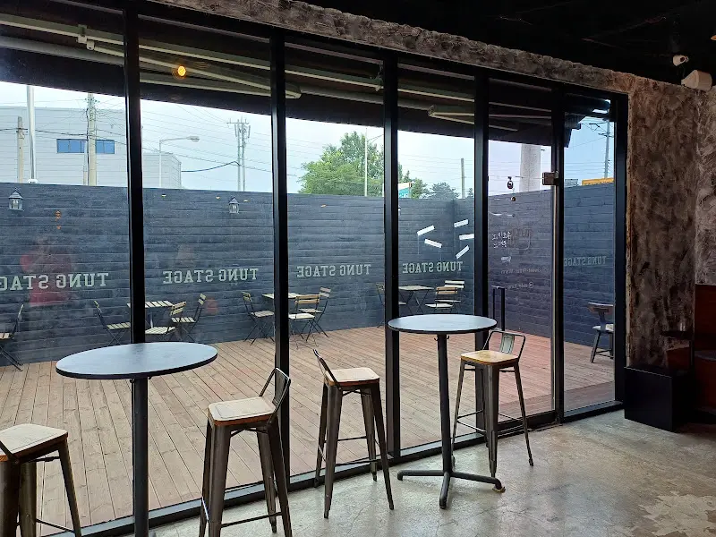 카페 외부 테라스