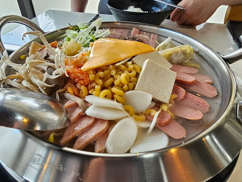 푸짐한 부대찌개