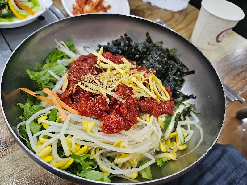 육회비빔밥 근접샷