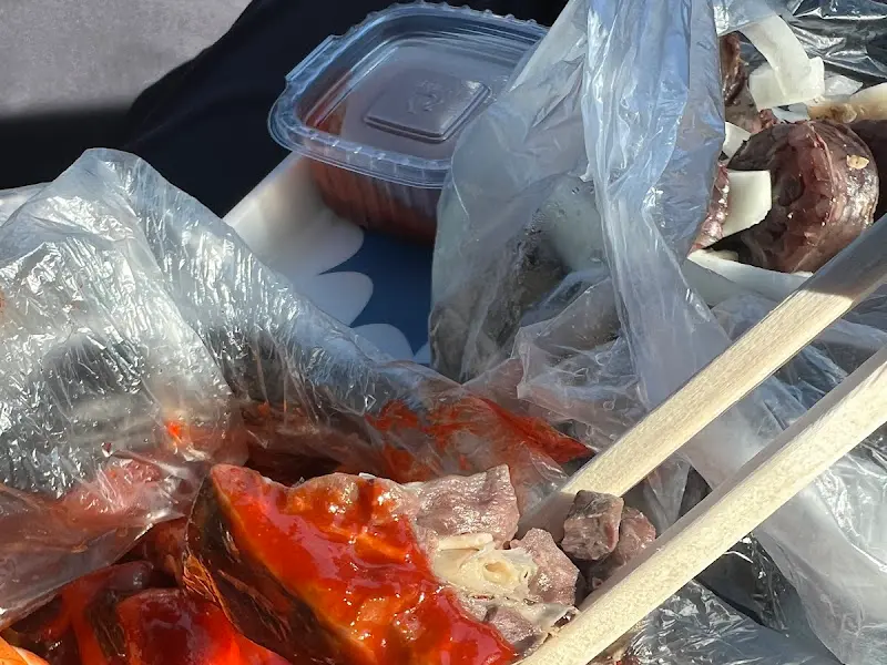 포장된 떡볶이와 순대