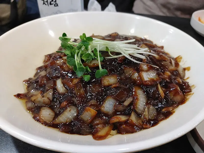 쟁반짜장의 모습