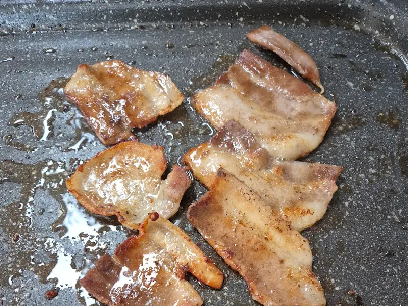 노릇하게 구워진 삼겹살