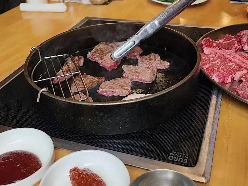 소고기 굽는 모습