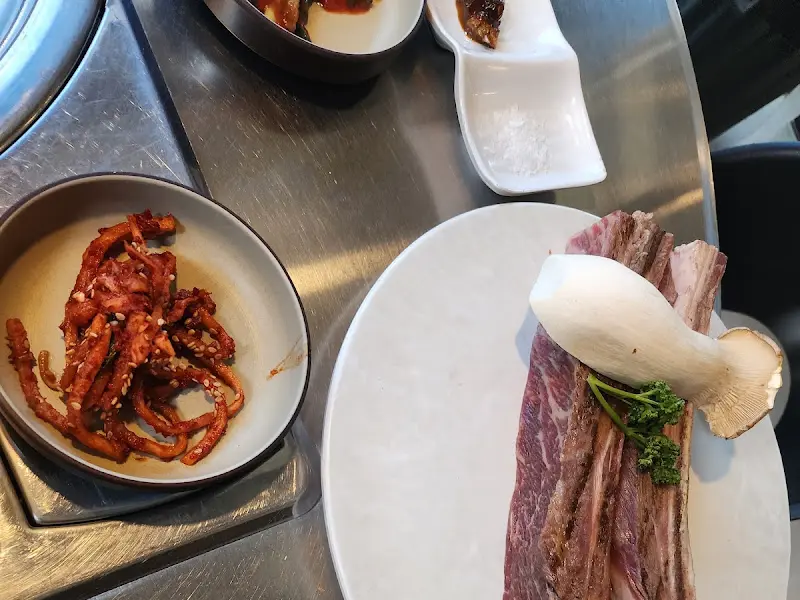 로아누갈비의 풍성한 한 상 차림