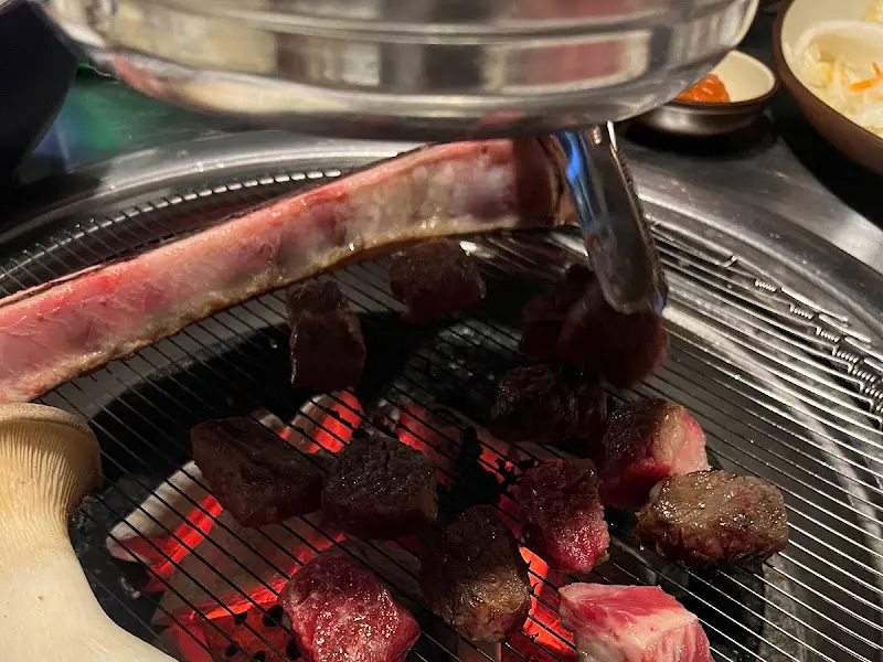 로아누갈비의 깔끔한 외관