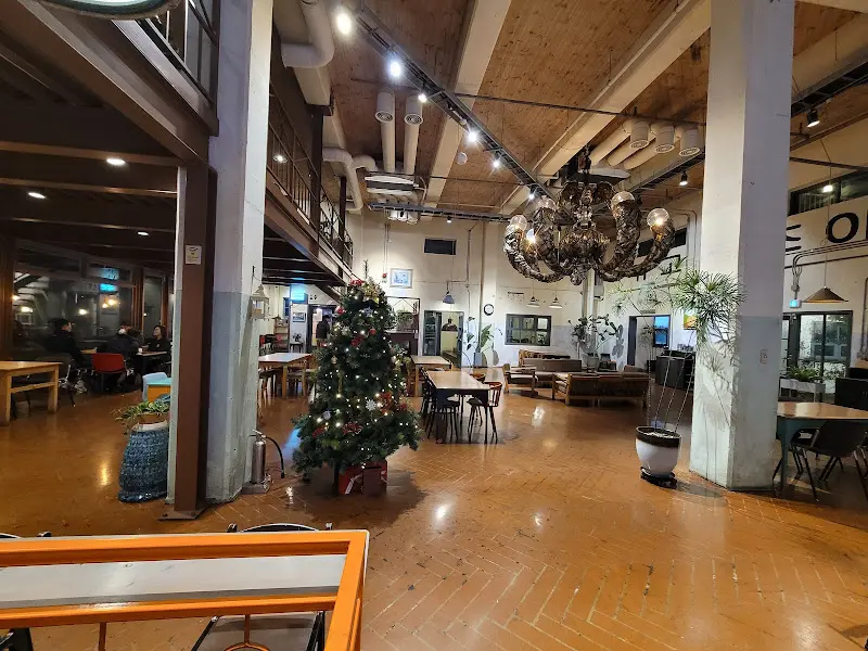 브라운핸즈 내부 전경