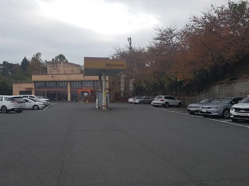 브라운핸즈 외부 주차장