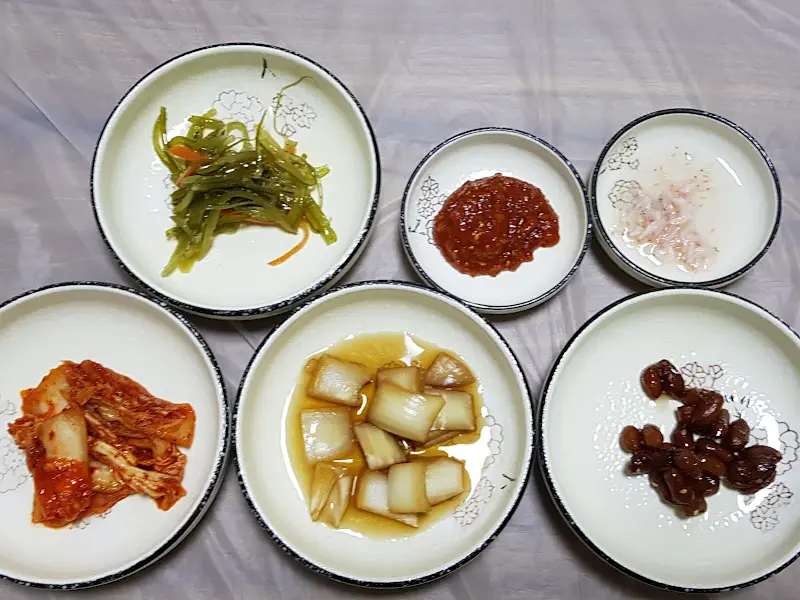 정갈한 밑반찬