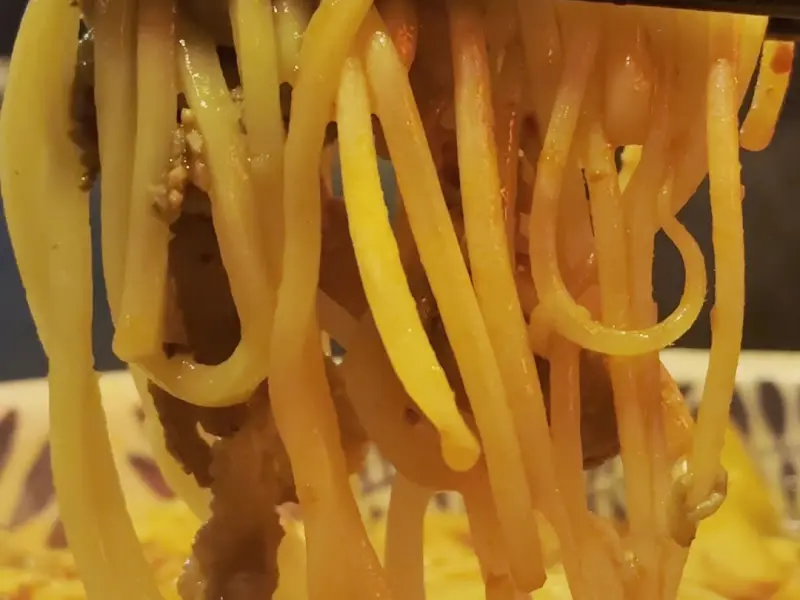 쫄깃한 면발이 일품인 마라전골